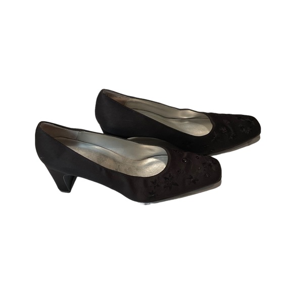 No Brand Women’s Black Satin embellished heels. Size 7.5M - Picture 3 of 9